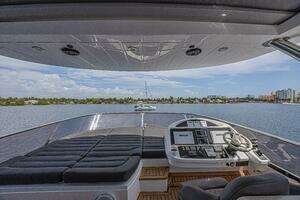 2017 Sunseeker 75 Yacht thumbnail 25