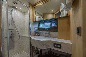 2017 Sunseeker 75 Yacht thumbnail 49