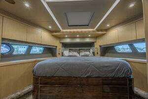 2017 Sunseeker 75 Yacht thumbnail 45