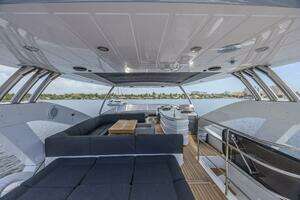 2017 Sunseeker 75 Yacht thumbnail 17