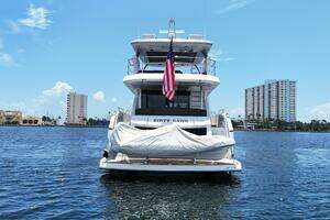 2017 Sunseeker 75 Yacht thumbnail 5