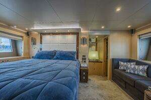 2017 Sunseeker 75 Yacht thumbnail 42