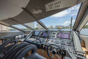 2017 Sunseeker 75 Yacht thumbnail 39