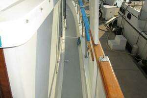 1989 DeFever Offshore Cruiser thumbnail 14