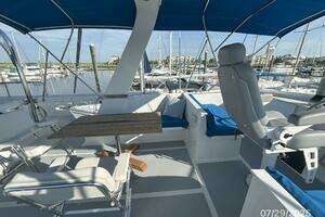 1989 DeFever Offshore Cruiser thumbnail 17