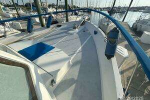 1989 DeFever Offshore Cruiser thumbnail 8