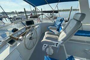 1989 DeFever Offshore Cruiser thumbnail 19