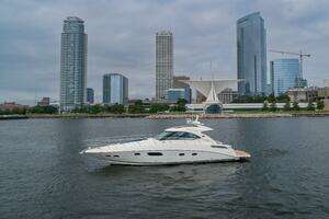  2009 Sea Ray 470 Sundancer Yacht For Sale in Milwaukee WI