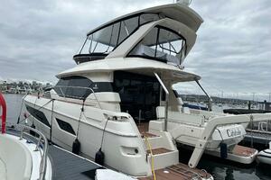 44FT (13.41M) AQUILA Worth Avenue Yachts
