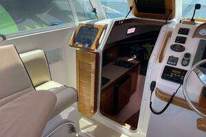 2004 Hunt Yachts Surfhunter thumbnail 6