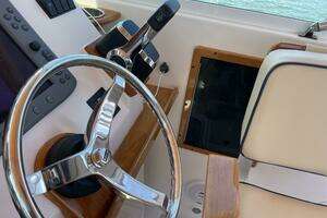 2004 Hunt Yachts Surfhunter thumbnail 2