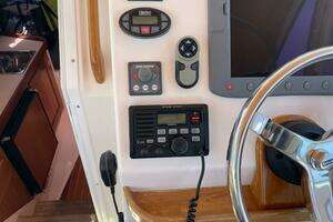 2004 Hunt Yachts Surfhunter thumbnail 3