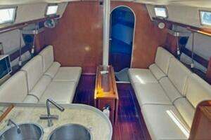 1991 Beneteau Moorings 38 thumbnail 11