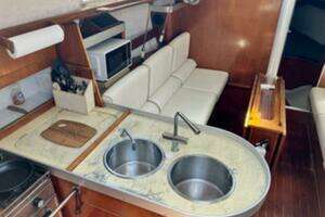 1991 Beneteau Moorings 38 thumbnail 4