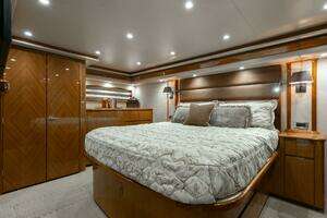 2012 Viking 76 Enclosed Flybridge thumbnail 21