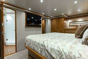 2012 Viking 76 Enclosed Flybridge thumbnail 23