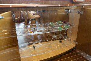 2012 Viking 76 Enclosed Flybridge thumbnail 11