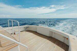2012 Viking 76 Enclosed Flybridge thumbnail 3