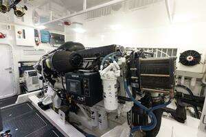 2012 Viking 76 Enclosed Flybridge thumbnail 47