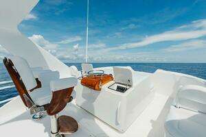 2012 Viking 76 Enclosed Flybridge thumbnail 37
