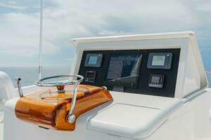 2012 Viking 76 Enclosed Flybridge thumbnail 38