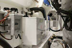 2012 Viking 76 Enclosed Flybridge thumbnail 51