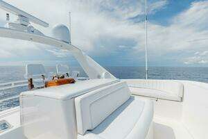 2012 Viking 76 Enclosed Flybridge thumbnail 41