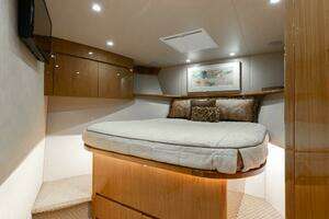 2012 Viking 76 Enclosed Flybridge thumbnail 15