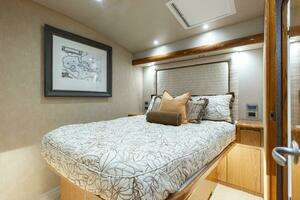 2012 Viking 76 Enclosed Flybridge thumbnail 18