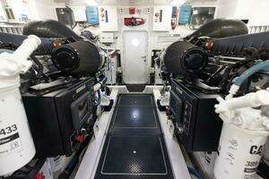2012 Viking 76 Enclosed Flybridge thumbnail 54