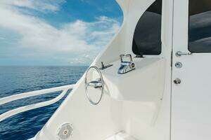 2012 Viking 76 Enclosed Flybridge thumbnail 35