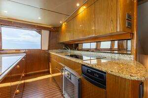 2012 Viking 76 Enclosed Flybridge thumbnail 10