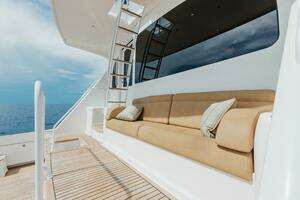 2012 Viking 76 Enclosed Flybridge thumbnail 4