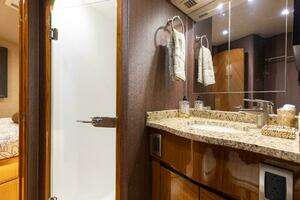 2012 Viking 76 Enclosed Flybridge thumbnail 19