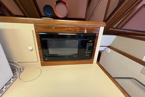 1985 Hatteras 60 Enclosed Bridge