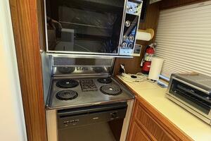 1985 Hatteras 60 Enclosed Bridge