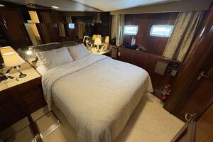 1985 Hatteras 60 Enclosed Bridge