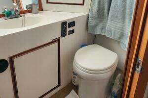 1988 Vantare 44 Aft Cabin thumbnail 21