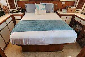 1988 Vantare 44 Aft Cabin thumbnail 19