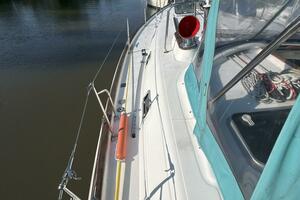 46' Beneteau port side deck1