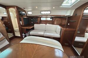 46' Beneteau salon port
