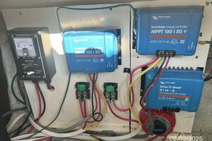 46' Benetea solar-wind controllers