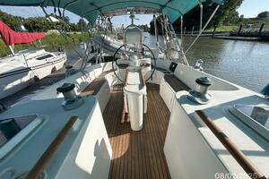 46' Beneteau cockpit aft