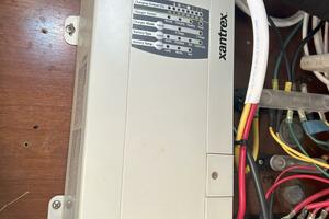 46' Beneteau battery charger