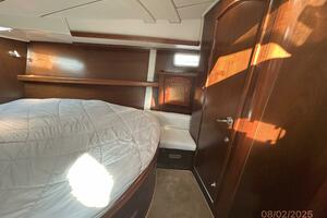 46' Beneteau forward stateroom starboard