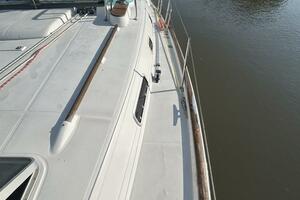 46' Beneteau port side deck2