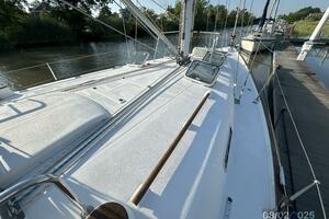 46' Beneteau foredeck2