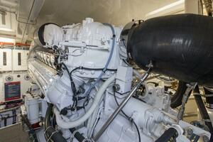 2007 68 Hatteras 68 Enclosed Bridge REFUGE Engine Room (5)