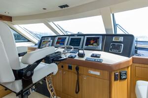 2007 68 Hatteras 68 Enclosed Bridge REFUGE Electronics (3)