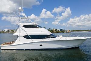 2007 68 Hatteras 68 Enclosed Bridge REFUGE Starboard Profile
